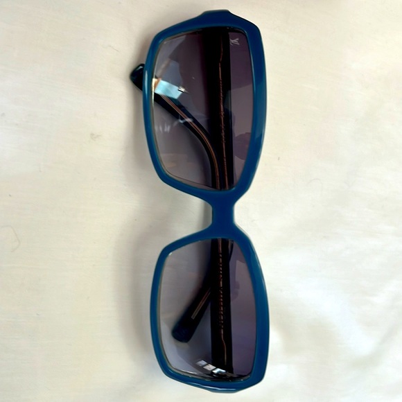 Vintage Louis Vuitton sunglasses. - Picture 5 of 9